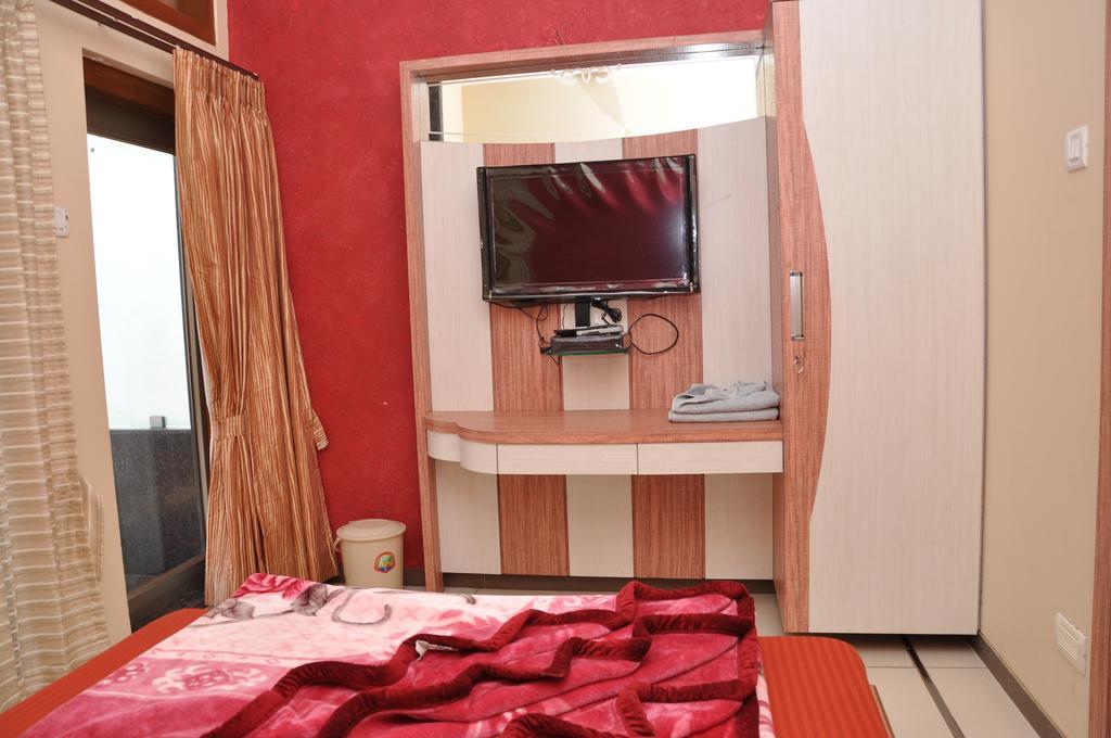 Raval Bunglow Hotel Pancsgani Kültér fotó