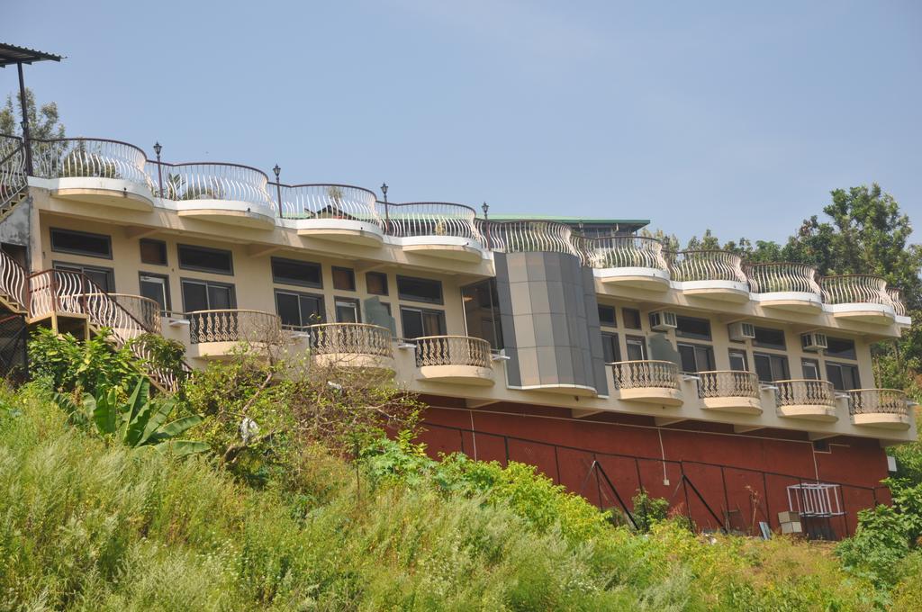 Raval Bunglow Hotel Pancsgani Kültér fotó