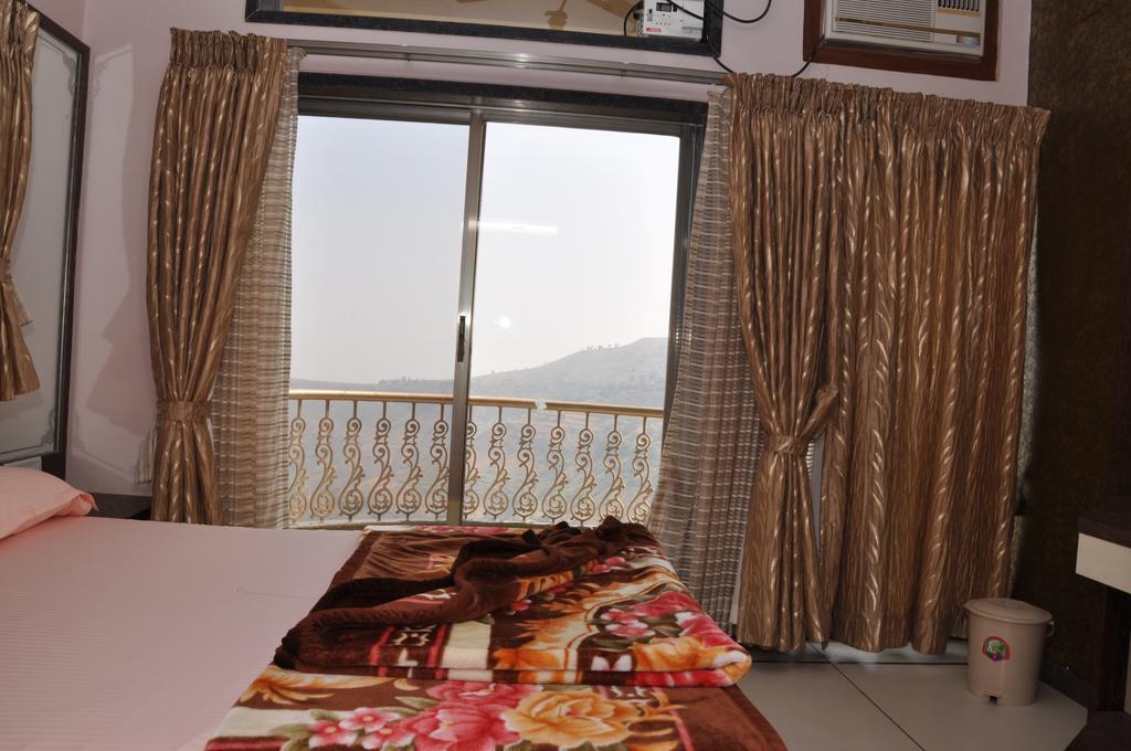 Raval Bunglow Hotel Pancsgani Szoba fotó
